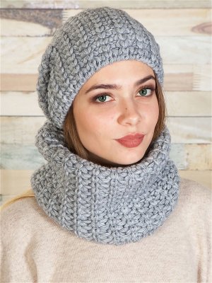 Шапка и снуд спицами двухсторонним узором.