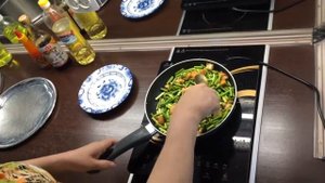 Что мы приготовили в понедельник или стрелки чеснока с курицей