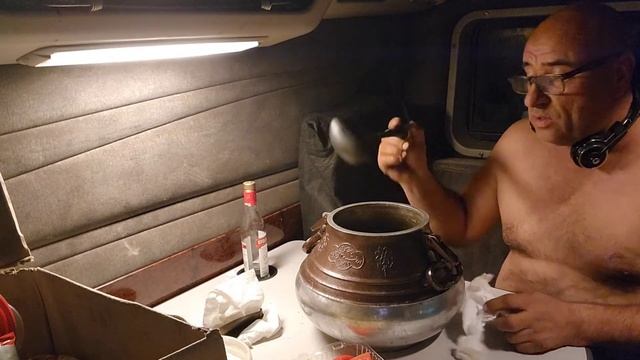 18+ Дальнобойщик в США. Свободное от работы время смотреть онлайн