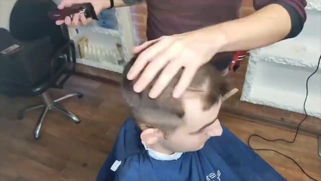 Трансформация в мужской стрижке обрезал волосы для короткой стрижки BUZZ CUT
