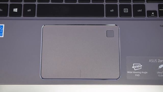 ASUS Zenbook UX330UA Review - A Thin & Light Ultrabook with INSANE Battery Life! смотреть онлайн