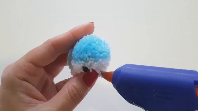 How To Make A Little Penguin Pom Pom ? DIY Tutorial ? смотреть онлайн
