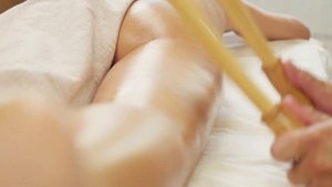 МОДЕЛИРУЮЩИЙ АСМР МАССАЖ НОГ КРАСИВОЙ БЛОНДИНКЕ ЕКАТЕРИНЕ