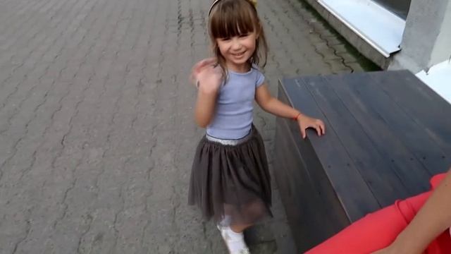 Помады, спинер, много одежды и другое / С детьми в Печки Лавочки смотреть онлайн