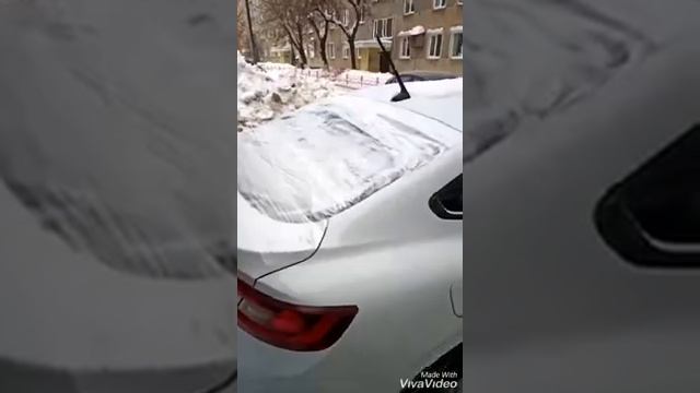 Заклеила разбитое заднее стекло на машине смотреть онлайн