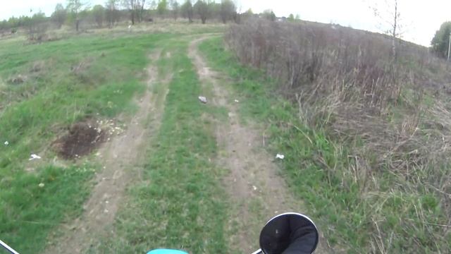 Мотороллер муравей по плохой дороге. смотреть онлайн