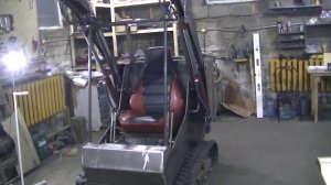 Самодельный гусеничный мини погрузчик.6 серия. кабина. Васька сволоч!) .