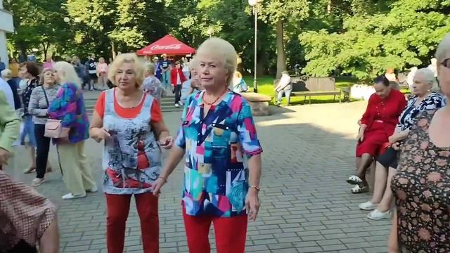 29.07.23г..."Сегодня ЕДЕМ Мы на ДАЧУ"... звучит в Гомеле на танцполе смотреть онлайн