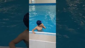 Первый день на плавание ходит