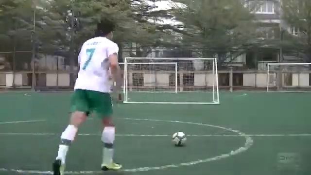 Обычный парень офигенно пробивает штрафные удары смотреть онлайн