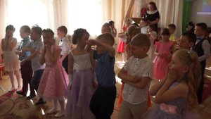 Песенка "Сашка+Наташка" в исполнении выпускников...))