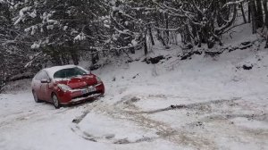 Toyota prius 20 в снегу с отключеным vsc