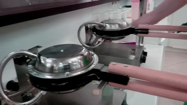 Bubble Waffle кидает работника на зарплату в Москве,в ТЦ "Весна" смотреть онлайн