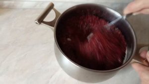 Малина и черная смородина, перетертые с сахаром - варенье без варки.