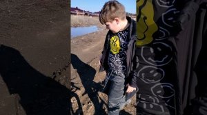 едим по говну(искупались в луже)