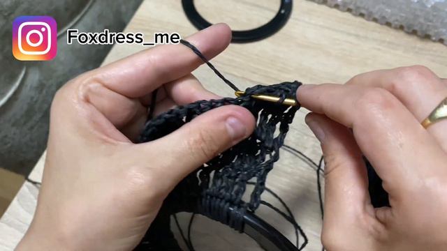 Сумка с кольцами в форме полукруга #сумкаизрафии смотреть онлайн