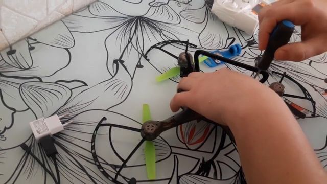 Как заряжать квадрокоптер FX 11 смотреть онлайн