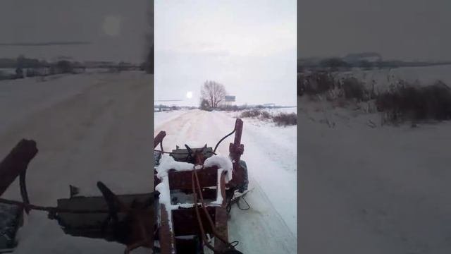 Грейдерование дороги от наледи МТЗ 82.1 прицепным грейдером