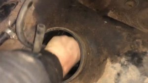 Как снять,вытащить из бака моторчик топливного насоса в сборе с корпусом на автомобиле бмв е34