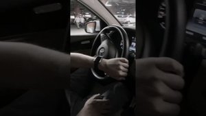 Как же красиво он ведет машину🙈еее