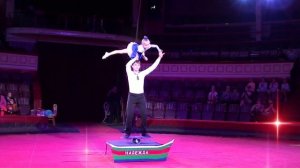 Детский цирк. выступление юных моряков в Одессе . Акробатика