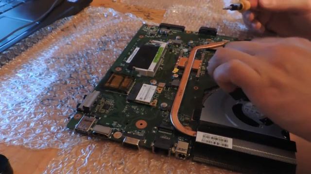 ASUS k54c Разборка, Чистка, Замена термопасты . смотреть онлайн