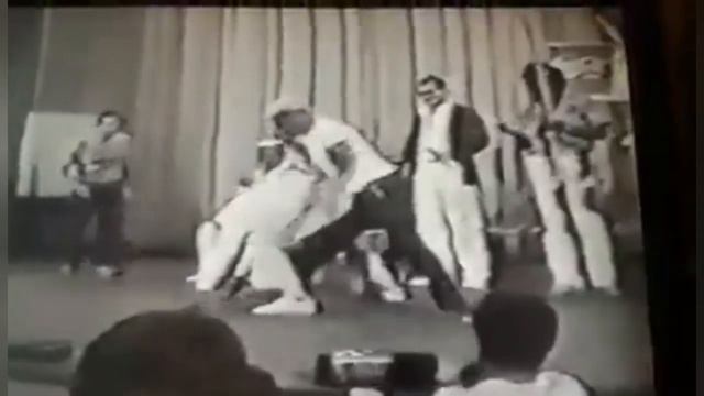 Capoeira | Mestres Paulo dos Anjos e João pequeno смотреть онлайн