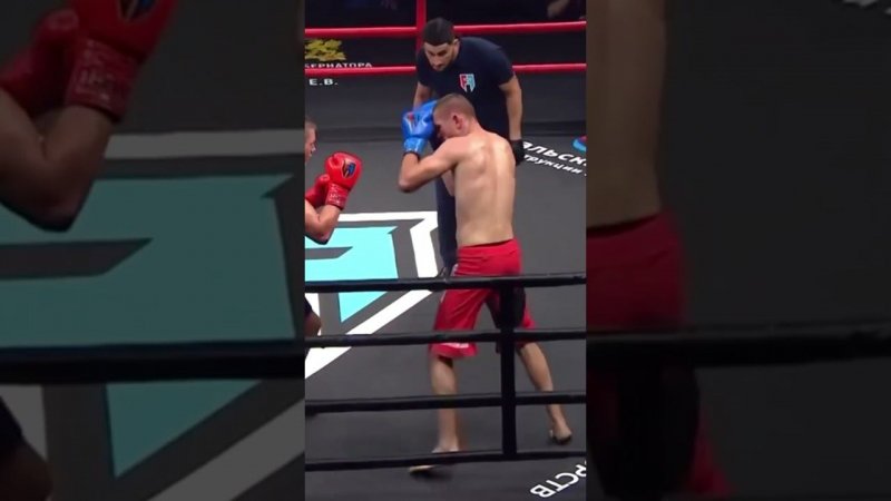 Ручей крови после удара коленом || Меньшиков vs Сульгин || RCC Fair Fight