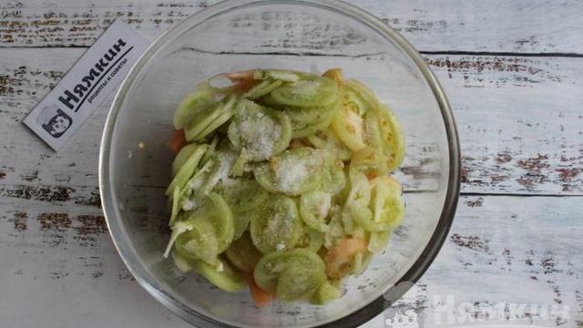 Салат из зеленых помидоров и моркови по-корейски