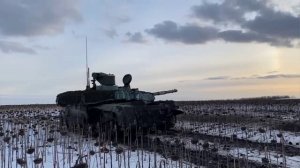 Поля изрытые лежат