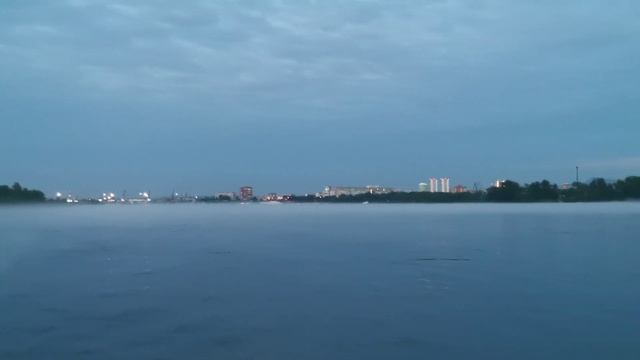 Прогулка на скоростном 6 местном катере по Енисею, вечерний Красноярск и его мосты с подсветкой... смотреть онлайн