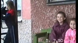 Авторская сьёмка.  Советские дети в советском дворе-2ч.