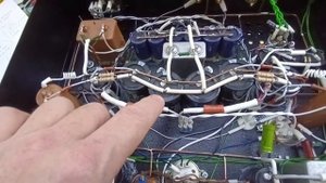 Рекомендации по сбору ламповых усилителей. Совет номер 3 - Фон, Конденсаторы, Пульсация  лампы.mp4