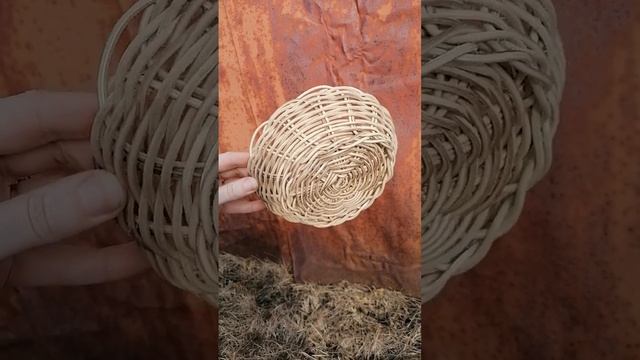 МК конфетница из ротанга (прутка) смотреть онлайн