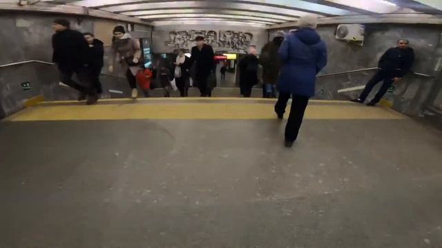 [4К] Вход в подземный вестибюль и на станцию метрополитена "Проспект Ветеранов"