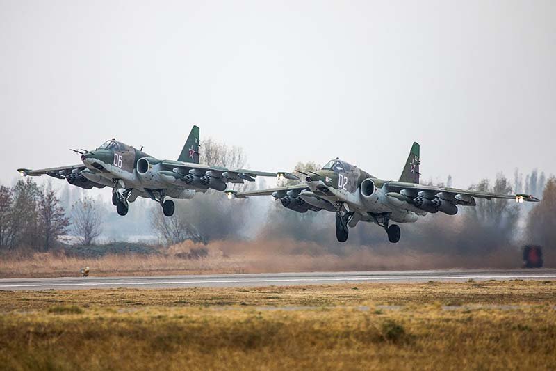 Экипажи Су-25 ударили по позициям радикалов на краснолиманском направлении / События на ТВЦ