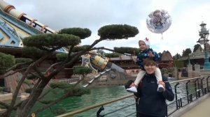 Катя и Макс в парке развлечений