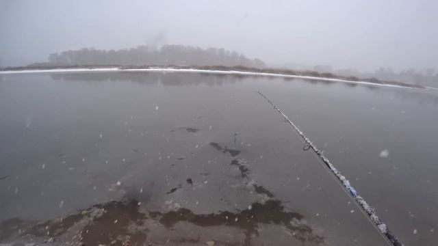 ЩУКИ КЛЮЮТ В МЕТЕЛЬ НА ЭТОТ ЦВЕТ! РЫБАЛКА БЕЗ ЛОДКИ И ЭХОЛОТА C БЕРЕГА. рыбалка на спиннинг смотреть онлайн
