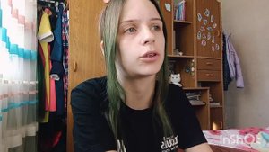 КРАШУ ВОЛОСЫ ЗЕЛЁНКОЙ??Испортила волосы ,теперь мама меня выгонит?