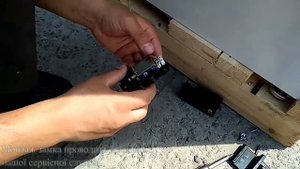 монтаж замка на холодильну шафу