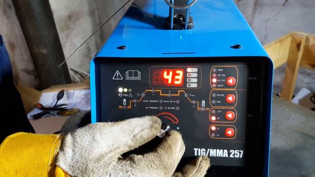 Сварка отверстия в алюминиевой канистре. Tesla Weld TIG/MMA 257 AC/DC смотреть онлайн