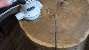 Столик из спила дуба после 2.5 лет эксплуатации.A table made of sawn oak.