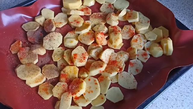 Запечёна картошка в духовке на силиконовом коврике