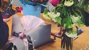 Оформление композиции в коробки с цветами! Оформление букетов ! Гипсофилы