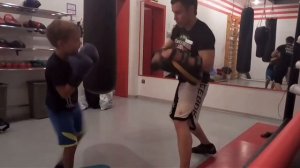 Кикбоксинг, работа на лапах дети