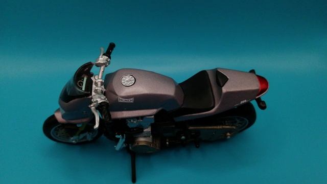 Munch Mammut 2000 made by Maisto in scale 1:18 diecast motorcycle смотреть онлайн