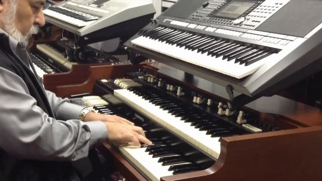BESAME MUCHO - HAMMOND XK5 &YAMAHA PSR S970 - OMAR GARCIA смотреть онлайн
