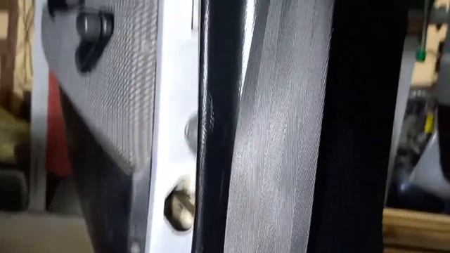 Как снять ремень безопасности водителя для чистки пассат б3. How to remove seat belt passat 35i смотреть онлайн