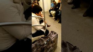 Какое вам дело до меня, а мне до вас.