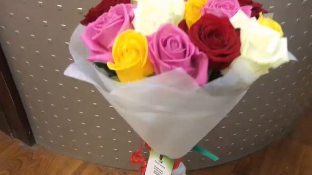 Микс из 15 роз, 50 см смотреть онлайн